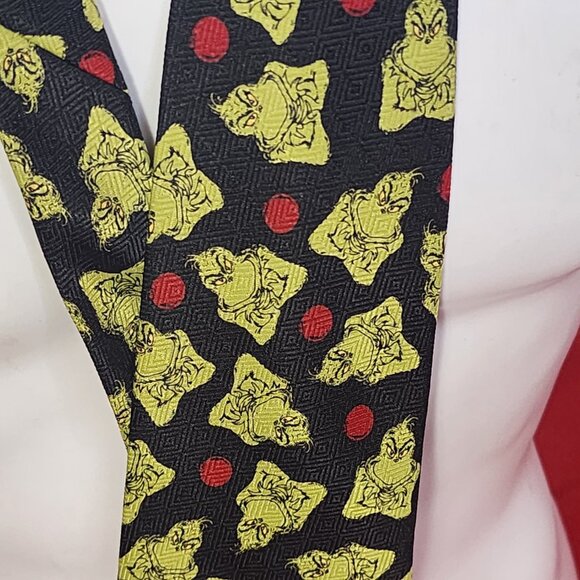 Dr. Seuss Brand Black Poly Green Grinch Crossing Arms and Red Bulbs Holiday Tie - Picture 8 of 16